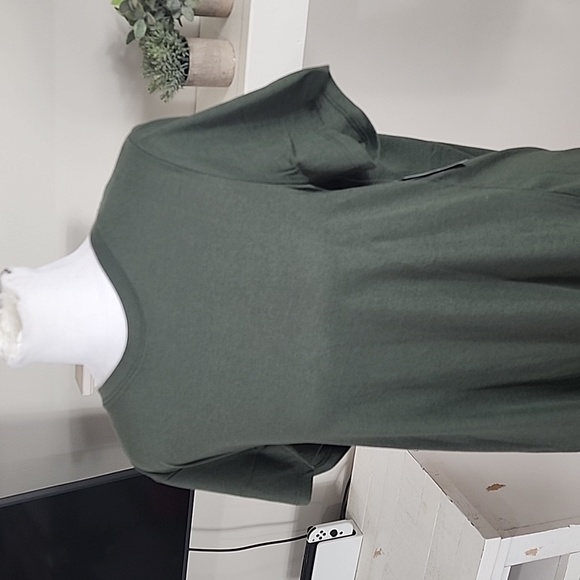 Torrid Classic Fit Crewneck Short Sleeve Tee New With Tags - Picture 3 of 6